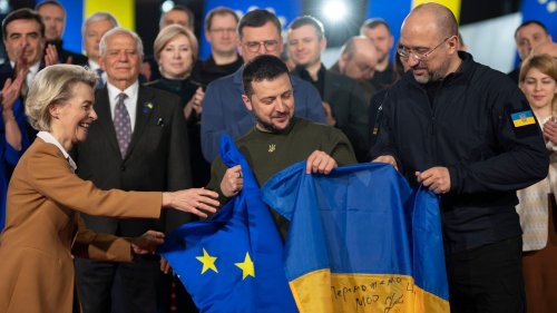 Nachtüberblick: Selenskyj hofft auf EU-Zusagen zu Beitritt