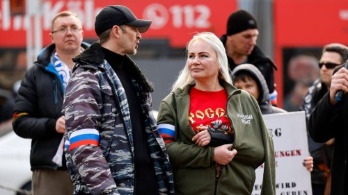 Prügel vor Gericht: Ehemann von Putin-Anhängerin Elena Kolbasnikova sorgt in Köln für Eklat