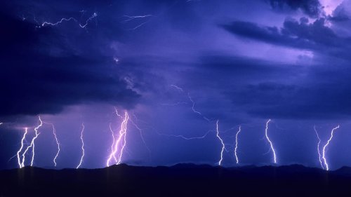 Historische Sturzfluten und Nacht-Tornados: Gewaltige Superzellen gefährden Millionen