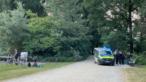 Berlin: Festnahme mitten im Treptower Park | Mann soll mit Messer gedroht haben