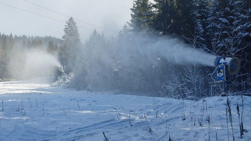 Kunstschnee in Skigebieten in Bayern – und das trotz Energiekrise