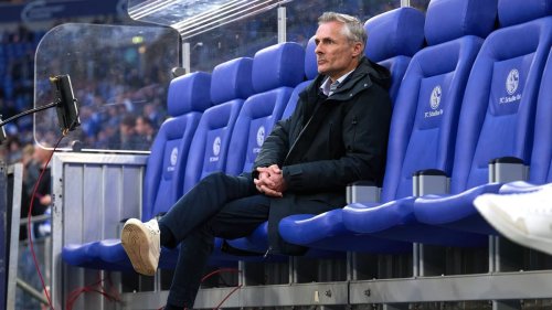 Schalke-Trainer kritisiert Vorstand, darf aber bleiben