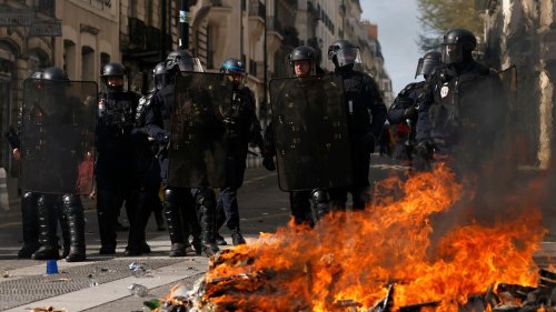 Proteste in Frankreich: Mehr als 1.000 Einsatzkräfte durch Gewalt verletzt
