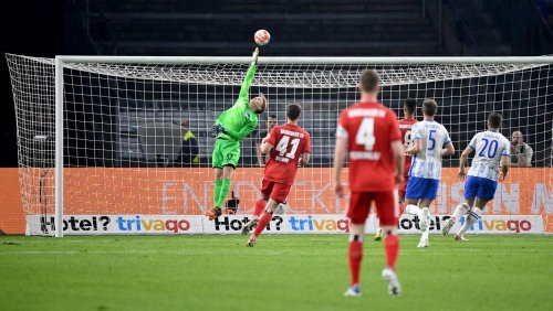Hinspiel der Relegation: Der HSV siegt in Berlin – Hertha droht der Abstieg