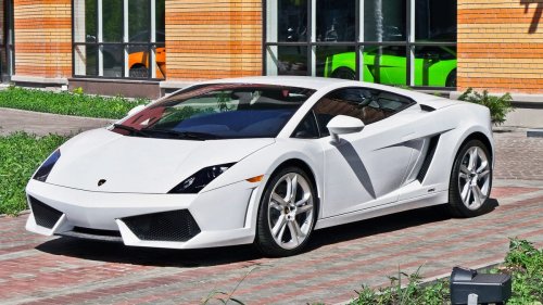 Italien: Bauunternehmer ertrinkt nach Unfall mit neuem Lamborghini