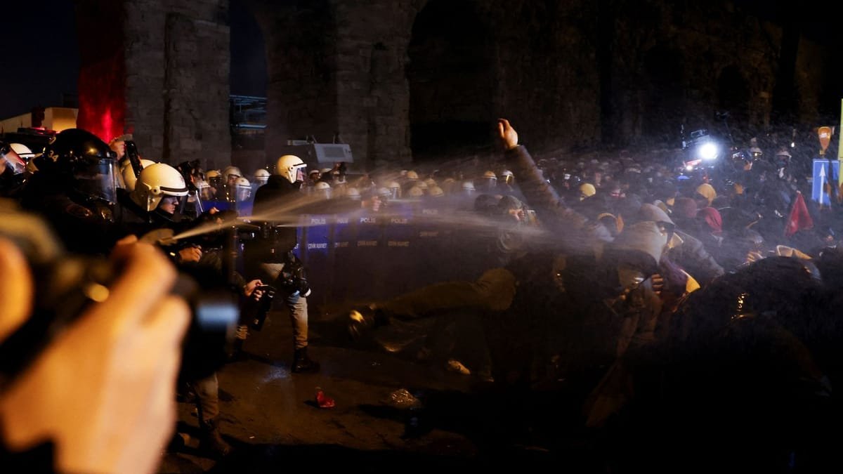 300.000 Demonstranten in Istanbul - Polizei setzt Gummigeschosse ein