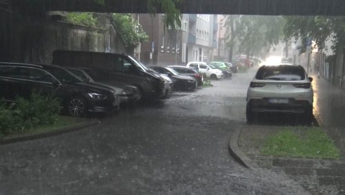 Unwetter in Dortmund: Starkregen in der Stadt – Gullys laufen über