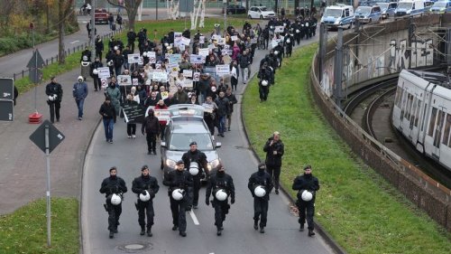 Prorussische Demo in Köln: Hundert Teilnehmer