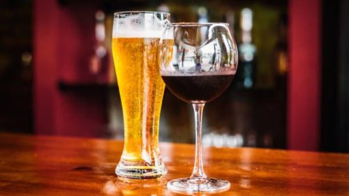 Neue Studie deckt auf: Welcher Alkohol verursacht am meisten Bauchfett?