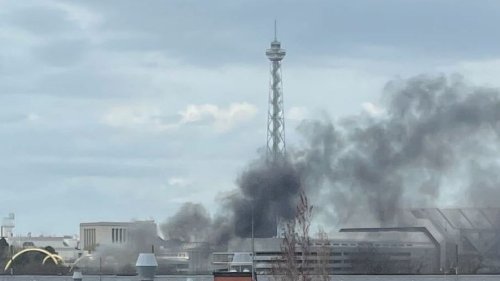 A100 bei Berlin gesperrt: Krankenwagen explodiert – Rauch über Hauptstadt