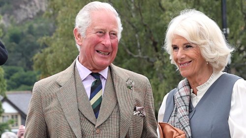 Prinz Charles und Herzogin Camilla spielen in Kultsoap mit