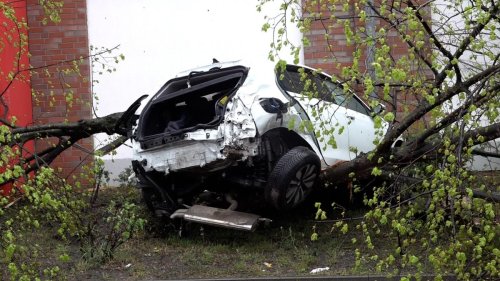 Hamburg: VW Golf rast bei Flucht in Supermarkt – ein Toter