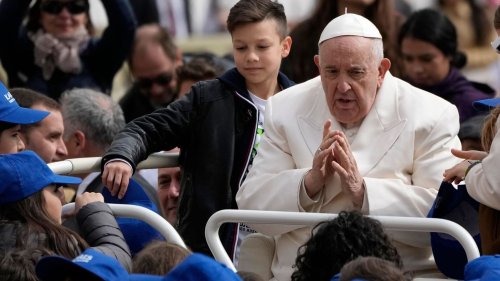 Papst Franziskus liegt im Krankenhaus: Atemwegsinfektion