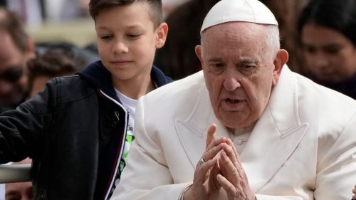 Papst Franziskus liegt im Krankenhaus: Atemwegsinfektion