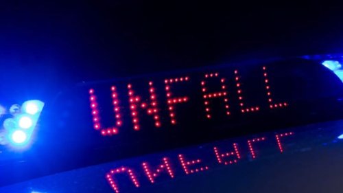 Unfall im Frankfurter Nordend: Auto überschlägt sich, Fahrer verletzt