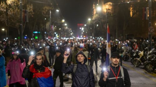 Belgrad: Hunderttausende demonstrieren gegen serbische Regierung