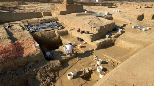 Forscher in Frankreich finden 20.000 Jahre als Steintafeln mit Pferdeprofil