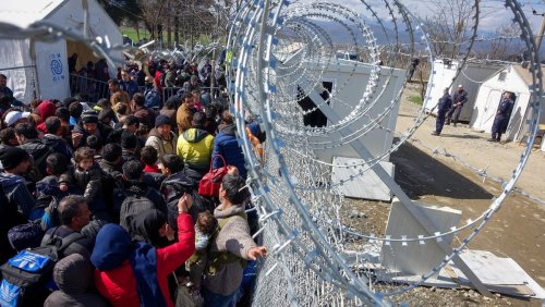 Migration: Dobrindt will Flüchtlinge nach Griechenland abschieben