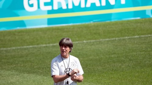 Vor EM-Achtelfinale: DFB-Team mit Feinschliff im Camp und Flug nach London