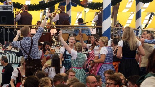 Oktoberfest: Wiesn-Welle in München nimmt Fahrt auf
