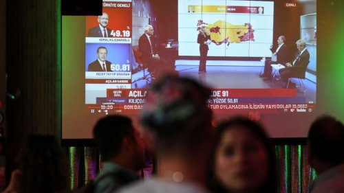 Erdoğan erklärt sich zum Wahlsieger: Berliner Türken diskutieren