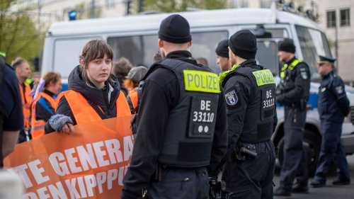 Grundgesetz bietet Schutz: Darf die Polizei Klimakleber festnehmen?