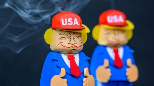 Trump als Räuchermännchen-Figur im Erzgebirge