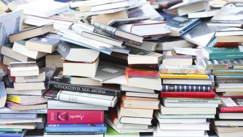 Bücher entsorgen: Das sind gute Alternativen zum Wegwerfen