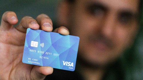 Bezahlkarte für Geflüchtete: Reisen Asylbewerber deswegen aus?