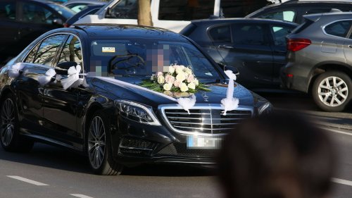 Berlin: Hochzeitskorso sorgt für Chaos – Fahrer steuern auf Polizisten zu
