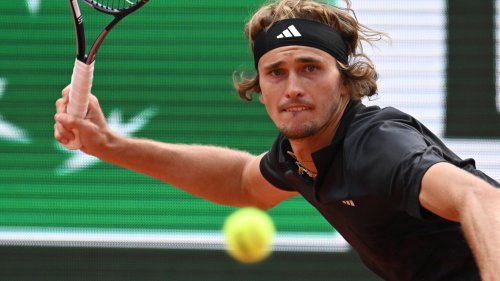 Jetzt live – Halbfinale in Paris: Zverev beißt – verliert aber Satz 1