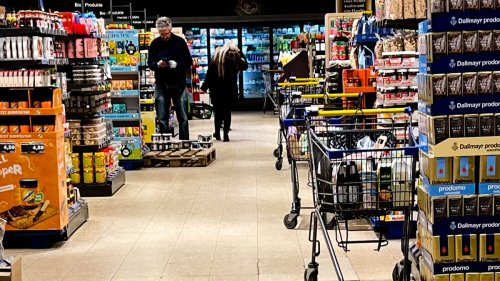 Stiller Protest: Warum Kunden jetzt Produkte im Supermarkt umdrehen