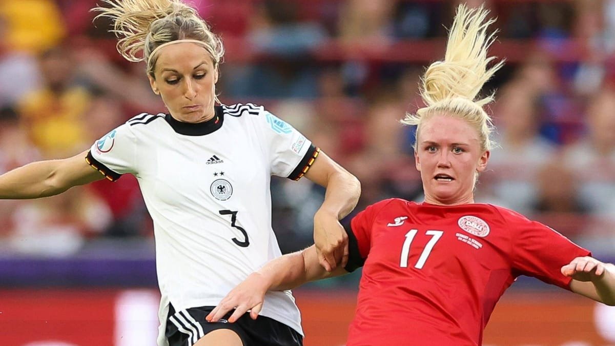 Nationalspielerin Rikke Madsen wird mit Antrag nach Sieg überrascht