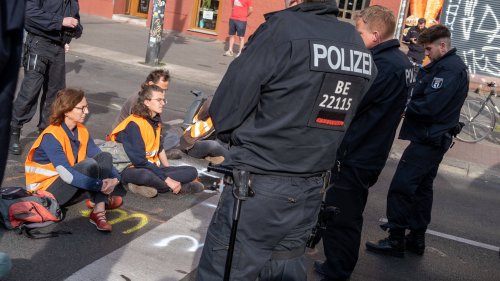 "Letzte Generation" in Berlin: Polizist hetzt gegen Klimaaktivisten