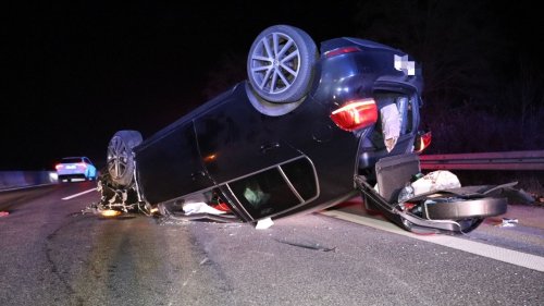 Unfall auf der B26 in Hessen: Wagen schleudern über Fahrbahn – Vollsperrung