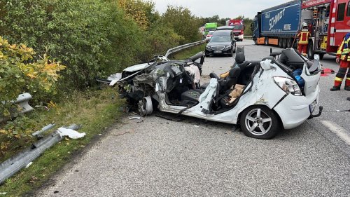 Neumünster: Überholvorgang geht schief – Autofahrer stirbt nach Lkw-Crash