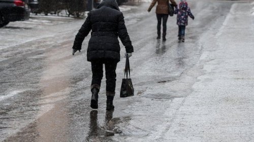 Glatteis und Schneefälle in NRW: Deutscher Wetterdienst warnt