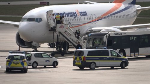 Trotz Protests der Union: Flugzeug mit 200 gefährdeten Afghanen landet in Hannover