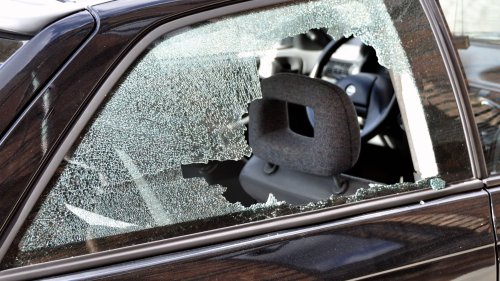 Hamburg: Mann zertrümmert 245 Autoscheiben und kommt frei