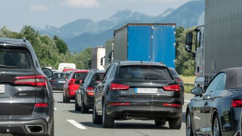 A8: 17-Jähriger verursacht Unfall auf Autobahn – 67-Jähriger stirbt