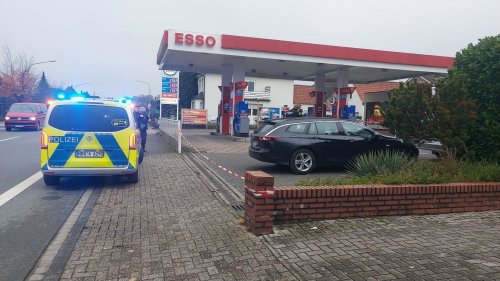 Nordrhein-Westfalen: Polizist schießt auf bewaffneten Angreifer in Tankstelle