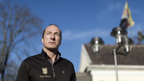 "Reichsbürger-König" Peter Fitzek kauft Schloss in Sachsen