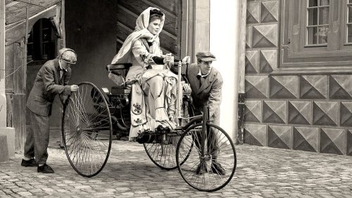 Bertha Benz: Ihre mutige Reise brachte das Automobil ins Rollen