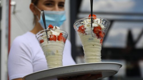 Düsseldorfer Café verlangt 24 Euro für Eisbecher – Wut im Netz
