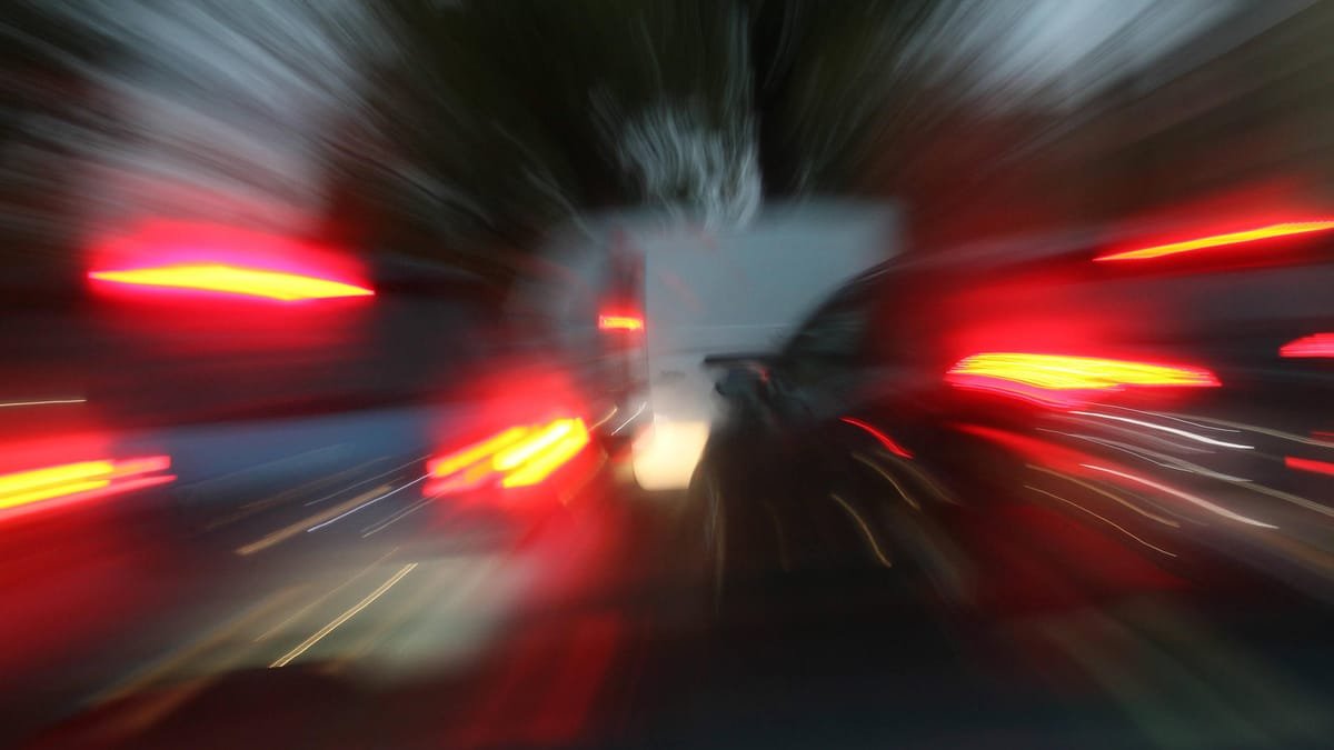 Düsseldorf: Illegales Autorennen – Unbeteiligter schwer verletzt
