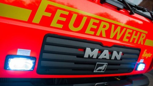 Explosion in Wilhelmshaven: Mensch stirbt bei Großbrand in Werkstatt