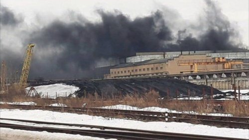 Russische Raketenfabrik steht in Flammen