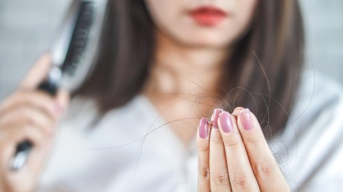 Wie Stress und falsche Ernährung den Haaren schaden