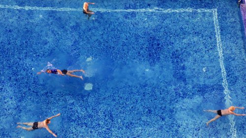 Sommer-Mythen: Können Pool-Pinkler wirklich überführt werden?