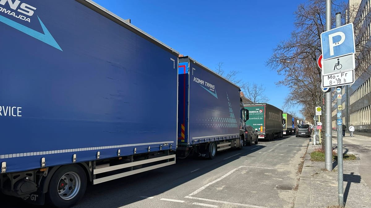 A100 in Berlin gesperrt: "Das Schlimmste sind die Lastwagen"